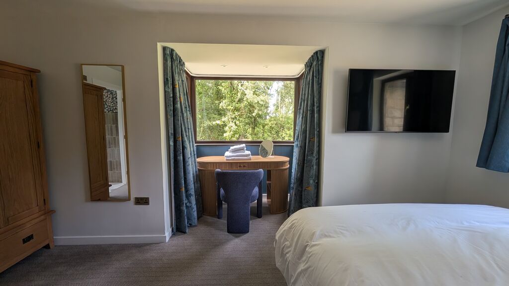 Master bedroom vanity area | Kingfisher Cottage
